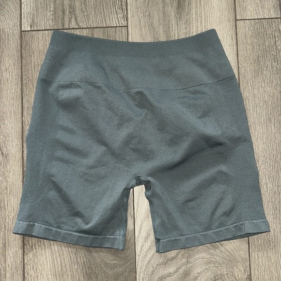 AUROLA Dark Gray Biker Shorts Size Medium - Picture 3 of 3